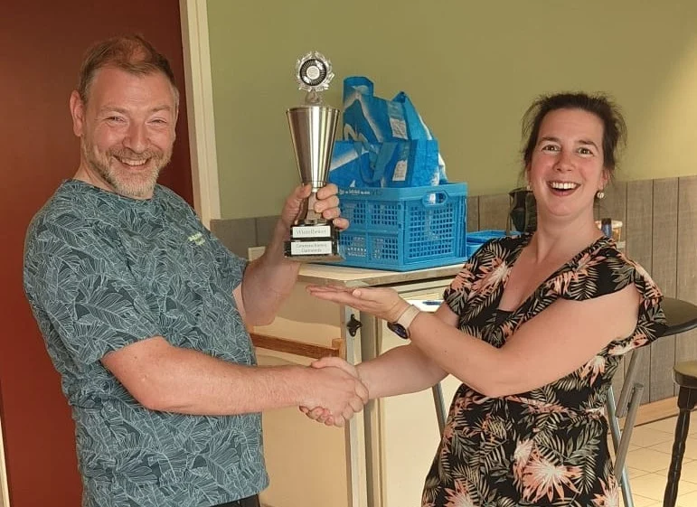 Johan van der Schoot wint bij de onderlinge geweercompetitie zowel Kampioen als personeel - 1713