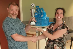 Johan van der Schoot wint bij de onderlinge geweercompetitie zowel Kampioen als personeel - 1713