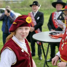 nina ontvangt kampioensspeld